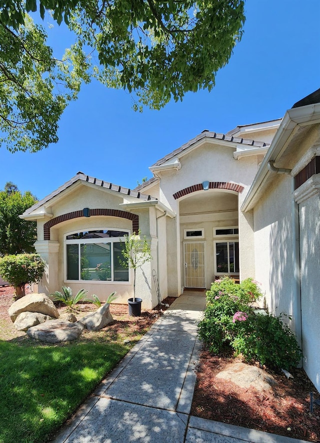 2513 Twain Ave, Clovis, CA 93611 - entrance to property featuring stucco siding