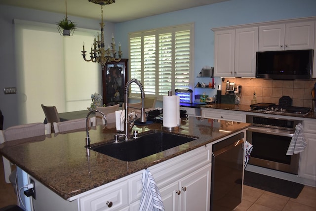 4058 Chessa Ln, Clovis, CA 93619 - kitchen with stainless steel appliances, a sink, tasteful backsplash, a kitchen island with sink, and white cabinetry