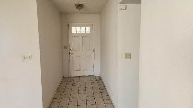 6377 N Genoa Ave, Fresno, CA 93722 - entryway featuring baseboards