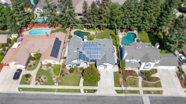 8814 N Spalding, Fresno, CA 93720 - aerial view of property's location with a pool area and property parcel outlined