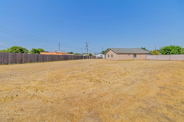 829 W Woodward Ave, Fresno, CA 93706 - view of yard