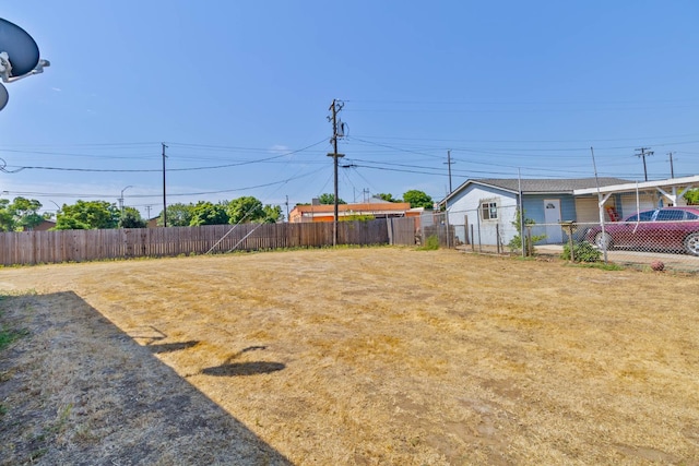 829 W Woodward Ave, Fresno, CA 93706 - view of yard