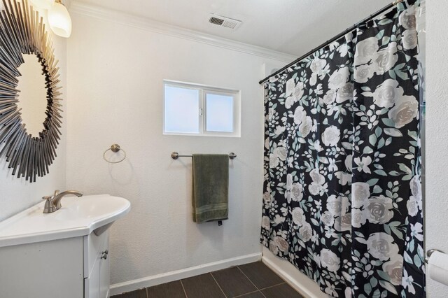 5554 E Montecito Ave, Fresno, CA 93727 - full bath with ornamental molding, vanity, curtained shower, and baseboards