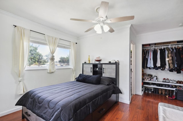 5554 E Montecito Ave, Fresno, CA 93727 - bedroom with ornamental molding, a closet, wood finished floors, baseboards, and ceiling fan