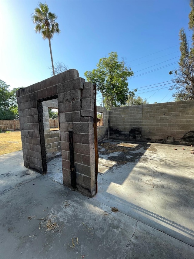 219 E Dennett Ave, Fresno, CA 93728 - view of patio / terrace