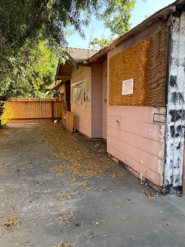 219 E Dennett Ave, Fresno, CA 93728 - view of side of home