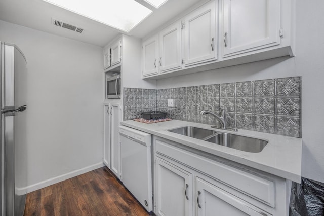 5965 E Shields Ave Unit 131, Fresno, CA 93727 - kitchen featuring stainless steel appliances, a sink, decorative backsplash, light countertops, and white cabinetry