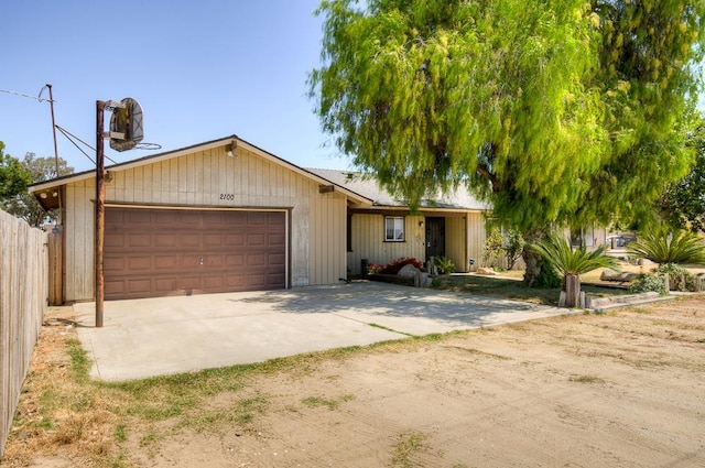 2100 E Linden Ave, Fresno, CA 93725 - ranch-style home with a garage and driveway