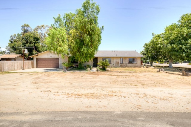 2100 E Linden Ave, Fresno, CA 93725 - view of front of property with driveway