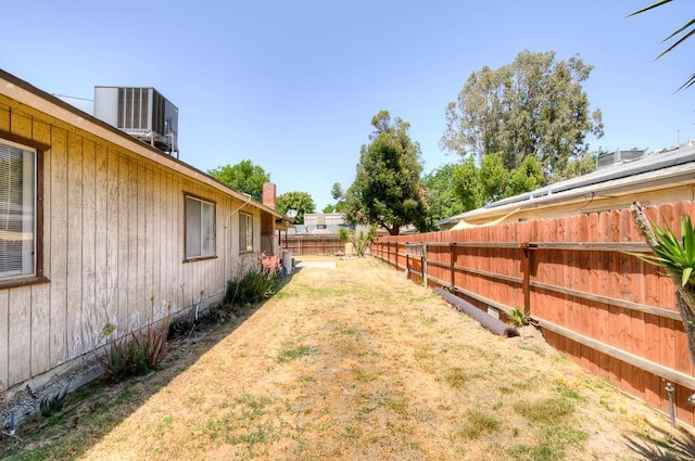 2100 E Linden Ave, Fresno, CA 93725 - view of yard featuring cooling unit