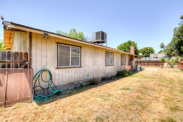 2100 E Linden Ave, Fresno, CA 93725 - view of property exterior featuring cooling unit