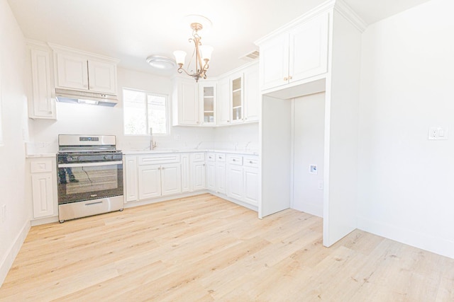 4930 E Olive Ave, Fresno, CA 93727 - kitchen with stainless steel gas range oven, under cabinet range hood, a chandelier, light wood finished floors, and light countertops