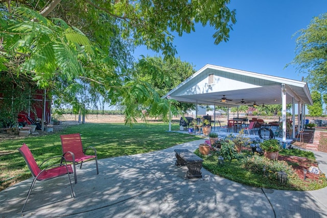 1183 E Dinuba Ave, Fresno, CA 93725 - view of patio / terrace with a ceiling fan