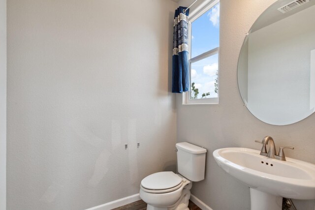 2830 Leanna Ave, Fresno, CA 93737 - bathroom with toilet, baseboards, a sink, and wood finished floors