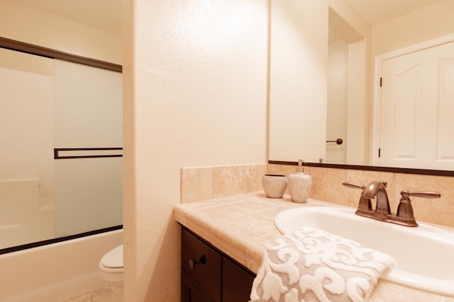 2138 El Paso Ave, Clovis, CA 93611 - full bath with vanity, toilet, and shower / bath combination with glass door