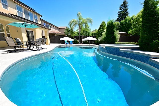 2138 El Paso Ave, Clovis, CA 93611 - view of swimming pool with a patio and a pool with connected hot tub