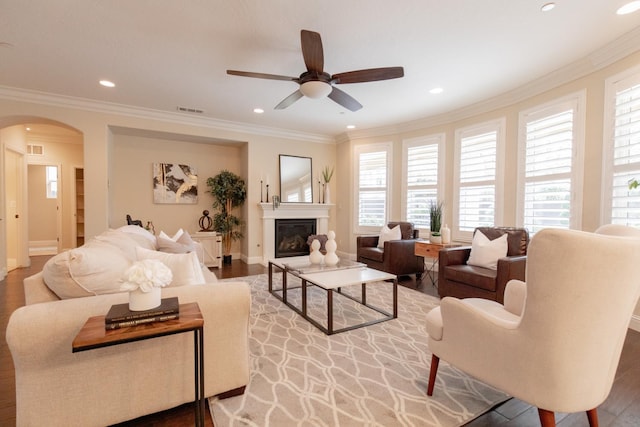 2138 El Paso Ave, Clovis, CA 93611 - living area featuring arched walkways, a ceiling fan, light wood finished floors, recessed lighting, and baseboards