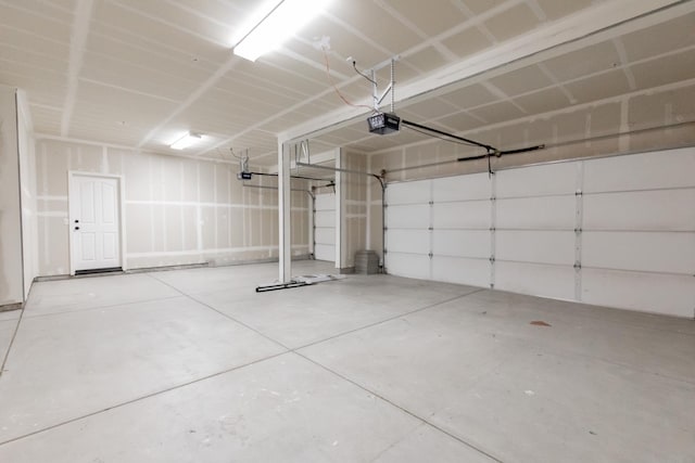 2138 El Paso Ave, Clovis, CA 93611 - garage with a garage door opener