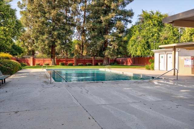473 E Alluvial Ave Unit 107, Fresno, CA 93720 - view of pool featuring a patio area and view of scattered trees