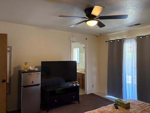 2407 W Carmen Ave, Fresno, CA 93728 - living area featuring carpet floors, ceiling fan, a textured ceiling, and baseboards