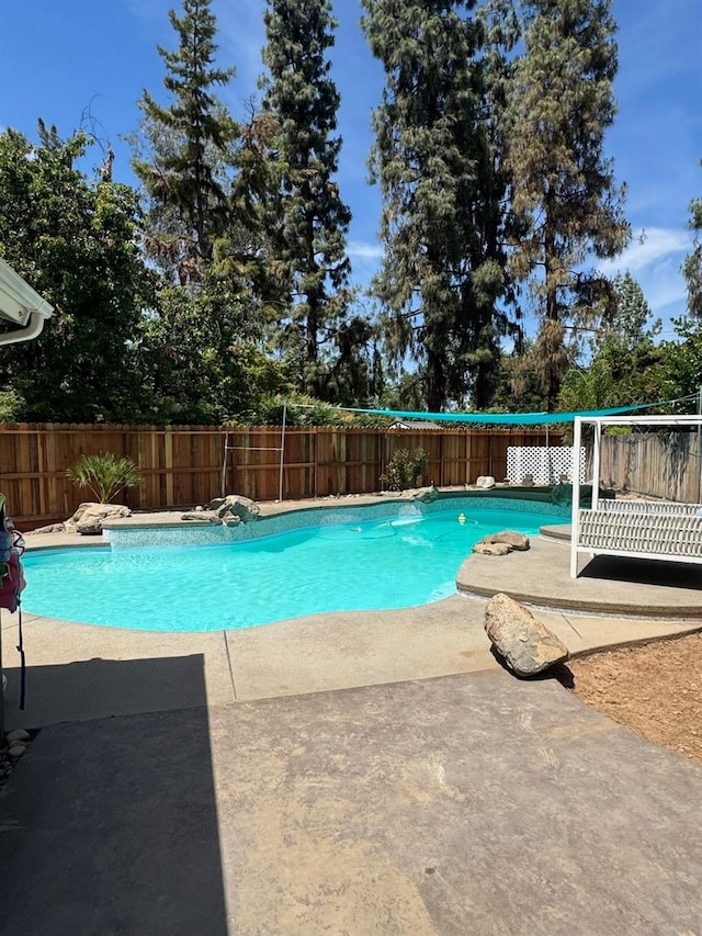 6762 N Knoll Ave, Fresno, CA 93711 - view of swimming pool with a fenced backyard and a patio
