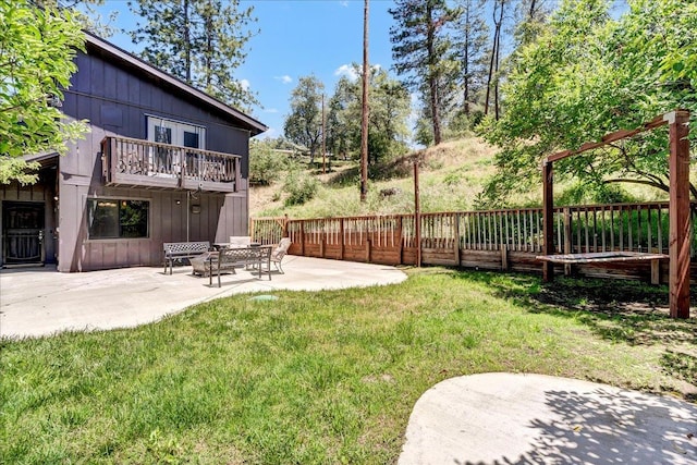 42939 Scenic Dr, Oakhurst, CA 93644 - view of yard with a patio area and a balcony