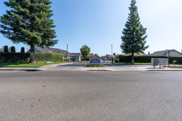 704 Rancho Vista Dr, Atwater, CA 95301 - view of front of house with a residential view