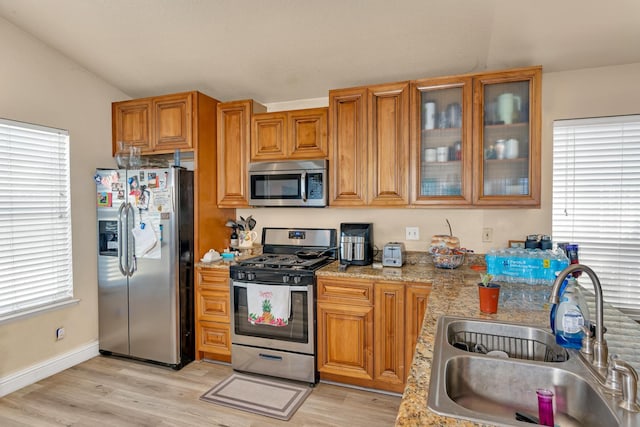 704 Rancho Vista Dr, Atwater, CA 95301 - kitchen featuring stainless steel appliances, a sink, light wood-type flooring, and brown cabinets