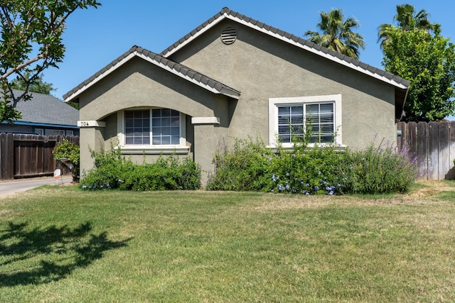 704 Rancho Vista Dr, Atwater, CA 95301 - view of front of property with stucco siding and a tile roof
