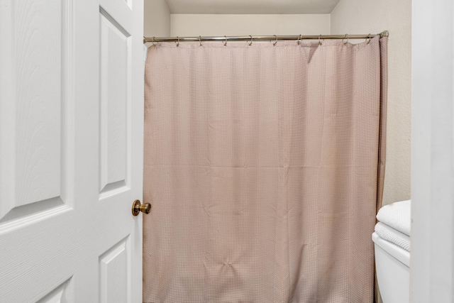 704 Rancho Vista Dr, Atwater, CA 95301 - full bath featuring toilet and curtained shower
