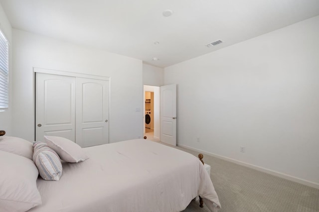 560 Overstone Ave, Madera, CA 93636 - bedroom featuring carpet floors, washer / clothes dryer, baseboards, and a closet