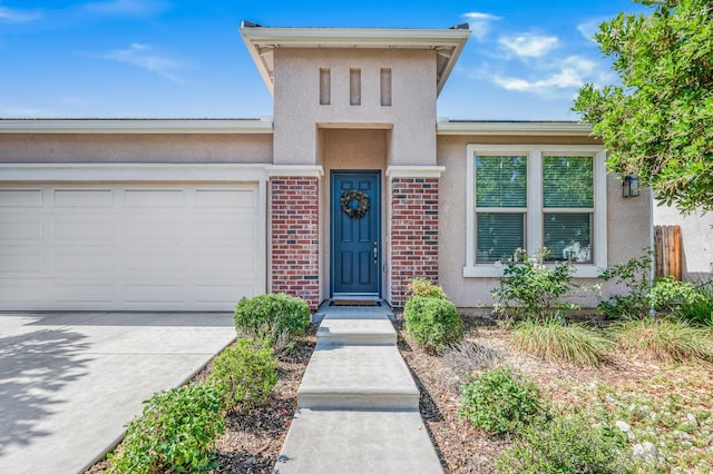 6085 E Homan Ave, Fresno, CA 93727 - traditional-style house with stucco siding, brick siding, an attached garage, and driveway