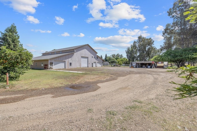 8519 E Olive Ave, Fresno, CA 93737 - view of side of home with a garage and driveway