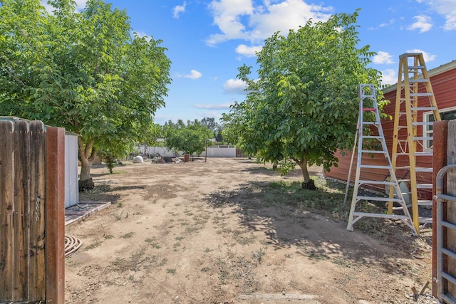 8519 E Olive Ave, Fresno, CA 93737 - view of yard
