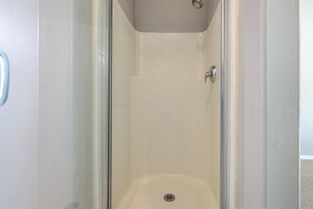 73 W Bordeaux Ln, Clovis, CA 93619 - full bathroom featuring a shower stall and a textured wall
