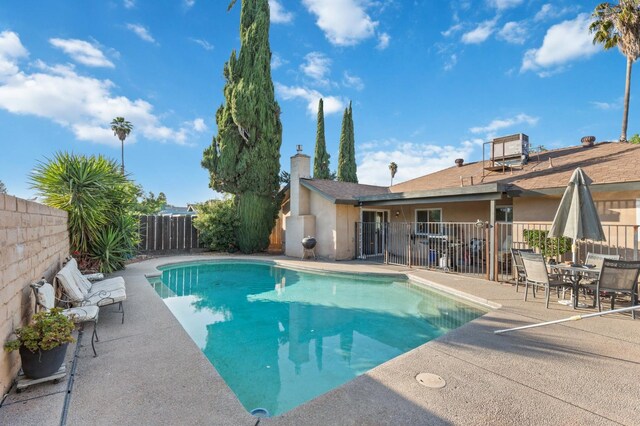 2724 Monocott Dr, Madera, CA 93637 - view of pool with a fenced backyard and a patio area