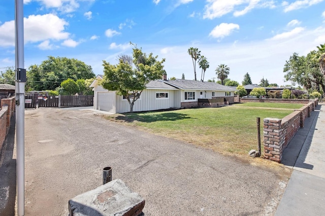 5075 N College Ave, Fresno, CA 93704 - ranch-style home with driveway and an attached garage