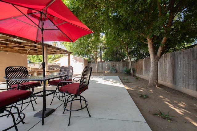2837 N Thorne Ave, Fresno, CA 93704 - fenced backyard with outdoor dining space and a patio