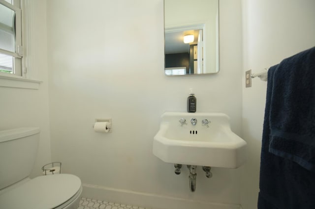 2837 N Thorne Ave, Fresno, CA 93704 - half bathroom featuring toilet, baseboards, and a sink