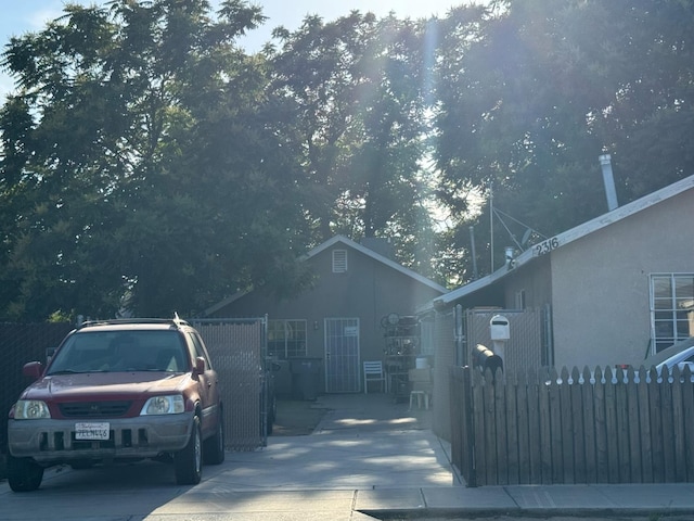 2316 S Eunice Ave, Fresno, CA 93706 - view of front of property with stucco siding