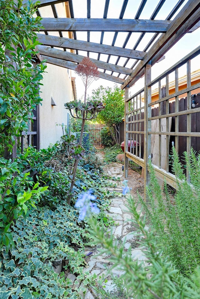 3356 N Burgan Ave, Fresno, CA 93727 - exterior space featuring a pergola