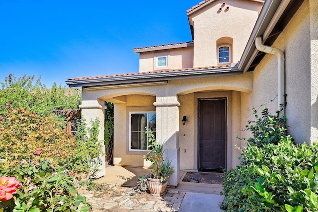 3356 N Burgan Ave, Fresno, CA 93727 - entrance to property with stucco siding and a tile roof