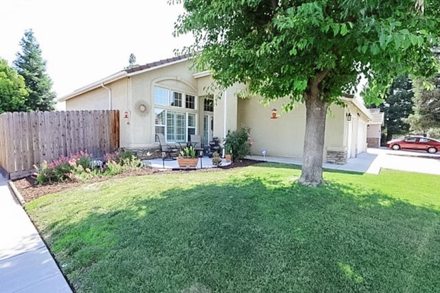 1976 Decatur Ave, Clovis, CA 93611 - view of front of house featuring stucco siding