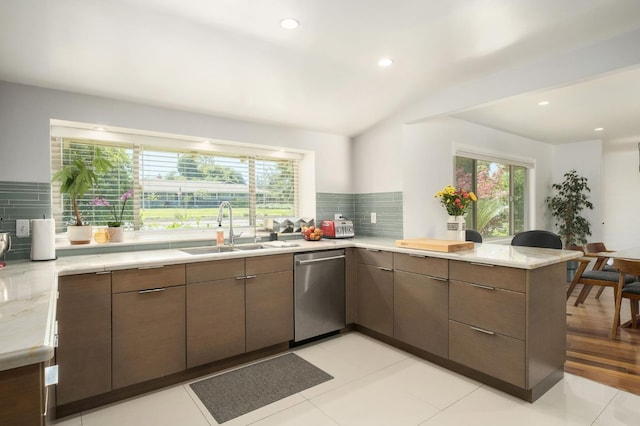 5309 N Parrish Way, Fresno, CA 93711 - kitchen featuring dishwasher, a sink, a peninsula, decorative backsplash, and light countertops