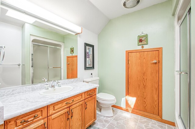 42010 Granite Ledge Ln, Shaver Lake, CA 93664 - bathroom with a shower stall, vanity, vaulted ceiling, and toilet
