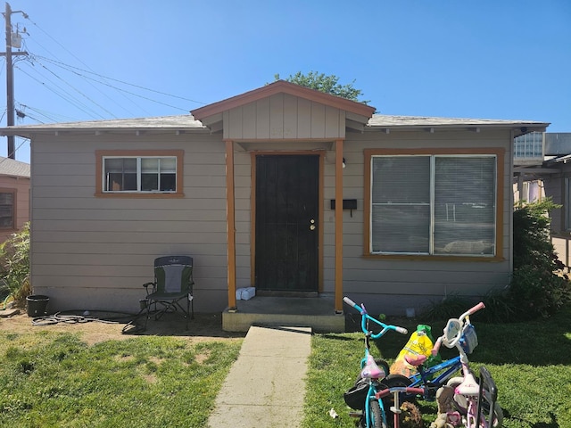 393 Cherry, Coalinga, CA 93210 - view of front of home featuring a front lawn