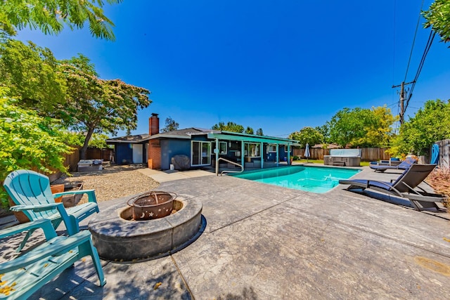 1096 Twain Ave W, Fresno, CA 93711 - view of swimming pool with a hot tub, an outdoor fire pit, a patio area, and a fenced backyard