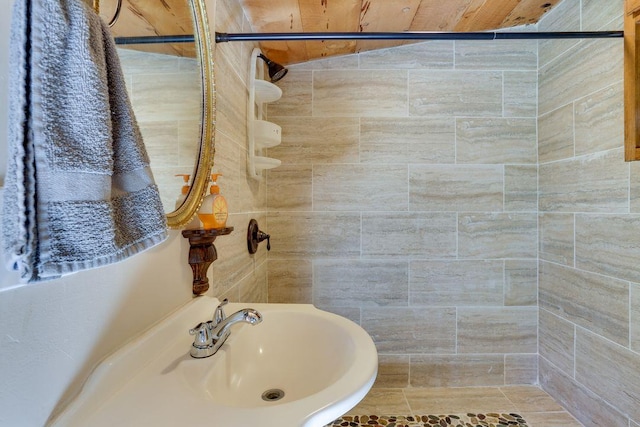 35859 Rd 222, Wishon, CA 93669 - bathroom featuring a sink and a tile shower