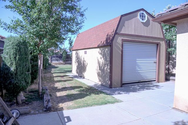 3055 Glenville Ave, Madera, CA 93637 - view of garage