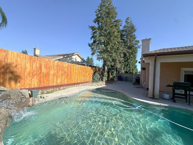 3055 Glenville Ave, Madera, CA 93637 - view of swimming pool featuring a fenced backyard and a patio area